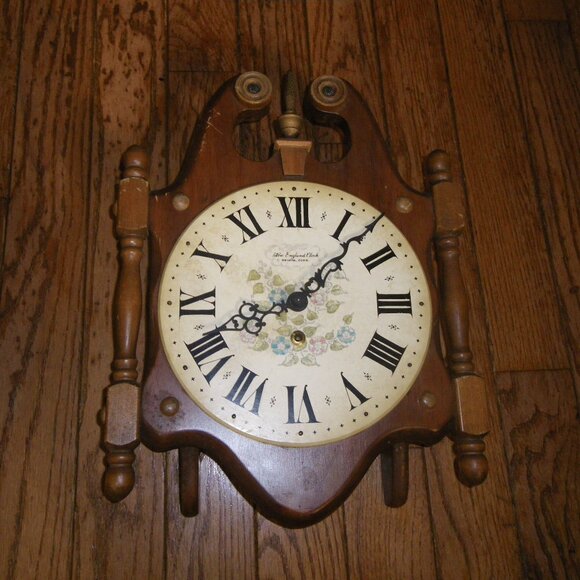 Vintage New England Clock Bristol, Conn. Large Wooden Ornate Wall Clock - Picture 1 of 4